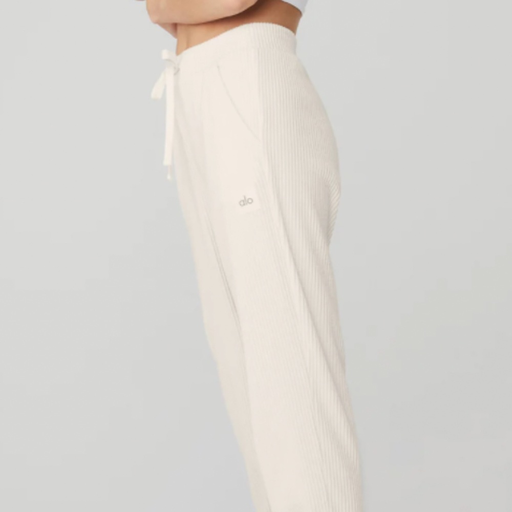 Alo Yoga Muse Sweatpants